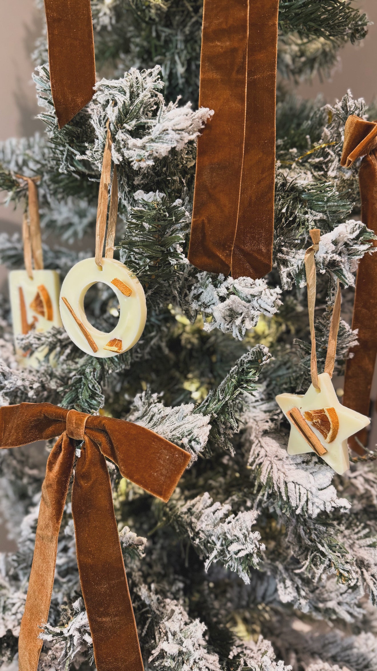 Handmade Soy Wax Tree Decoration – Dual-Use Wax Melts. (Cinnamon-Clove-Orange individual)