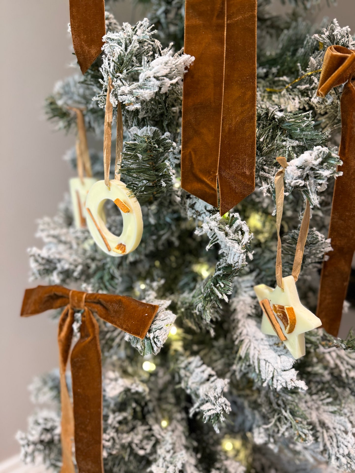 Handmade Soy Wax Tree Decorations – Dual-Use Wax Melts Pine Needle, Sweet Orange & Cinnamon (set of 3)